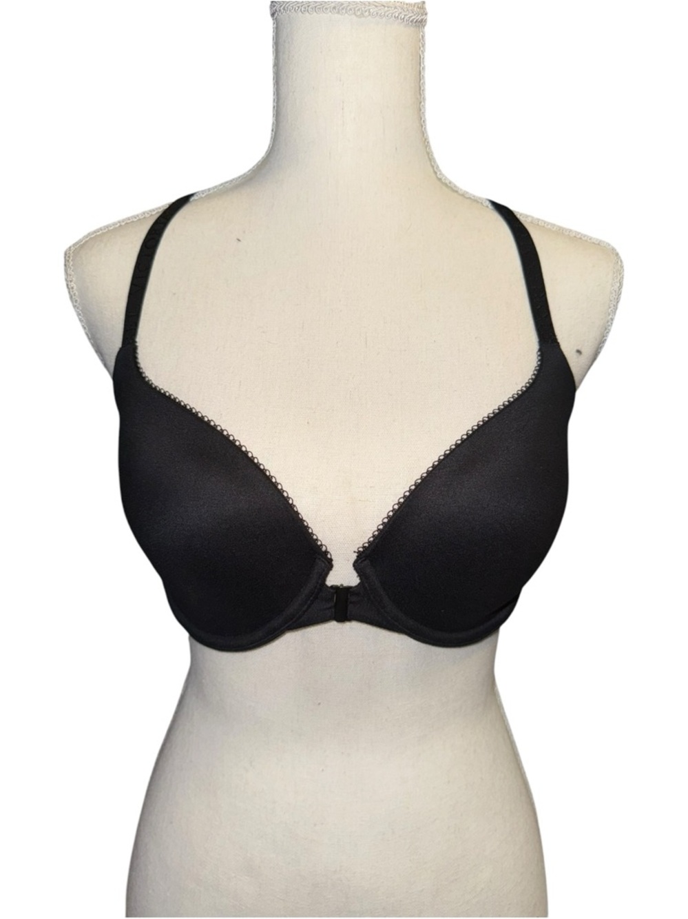 Victoria's Secret Black Lined Demi bra, pretty lace triangle back, front closure - Picture 1 of 5